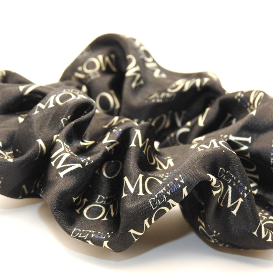 Srunchie ,,MOM'' - weil du jeden Tag Mom bist