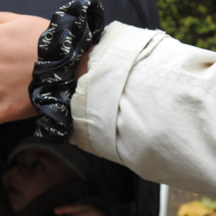 Srunchie ,,MOM'' - weil du jeden Tag Mom bist