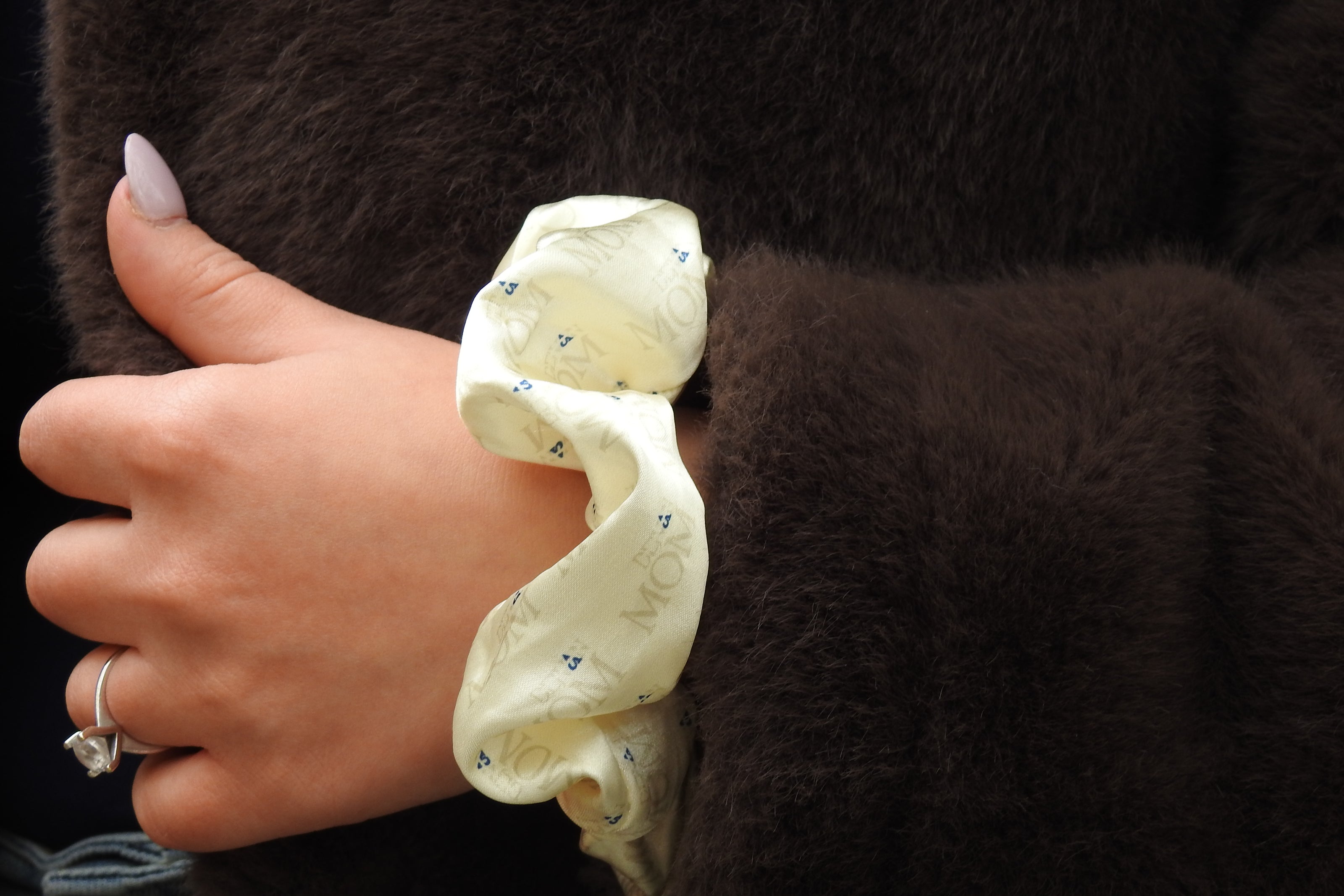 Srunchie ,,MOM'' - weil du jeden Tag Mom bist